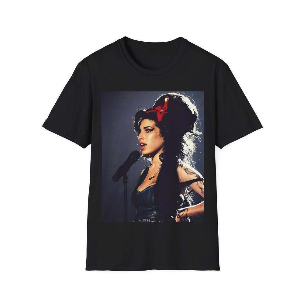 Amy Winehouse Iconic Portrait Retro Soul Fan T-Shirt